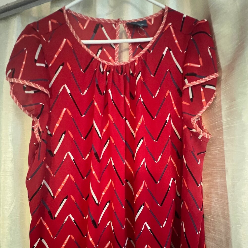 Sleeveless top with pencil/pen design